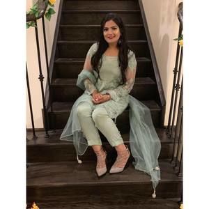 Meet your Posher, Anum